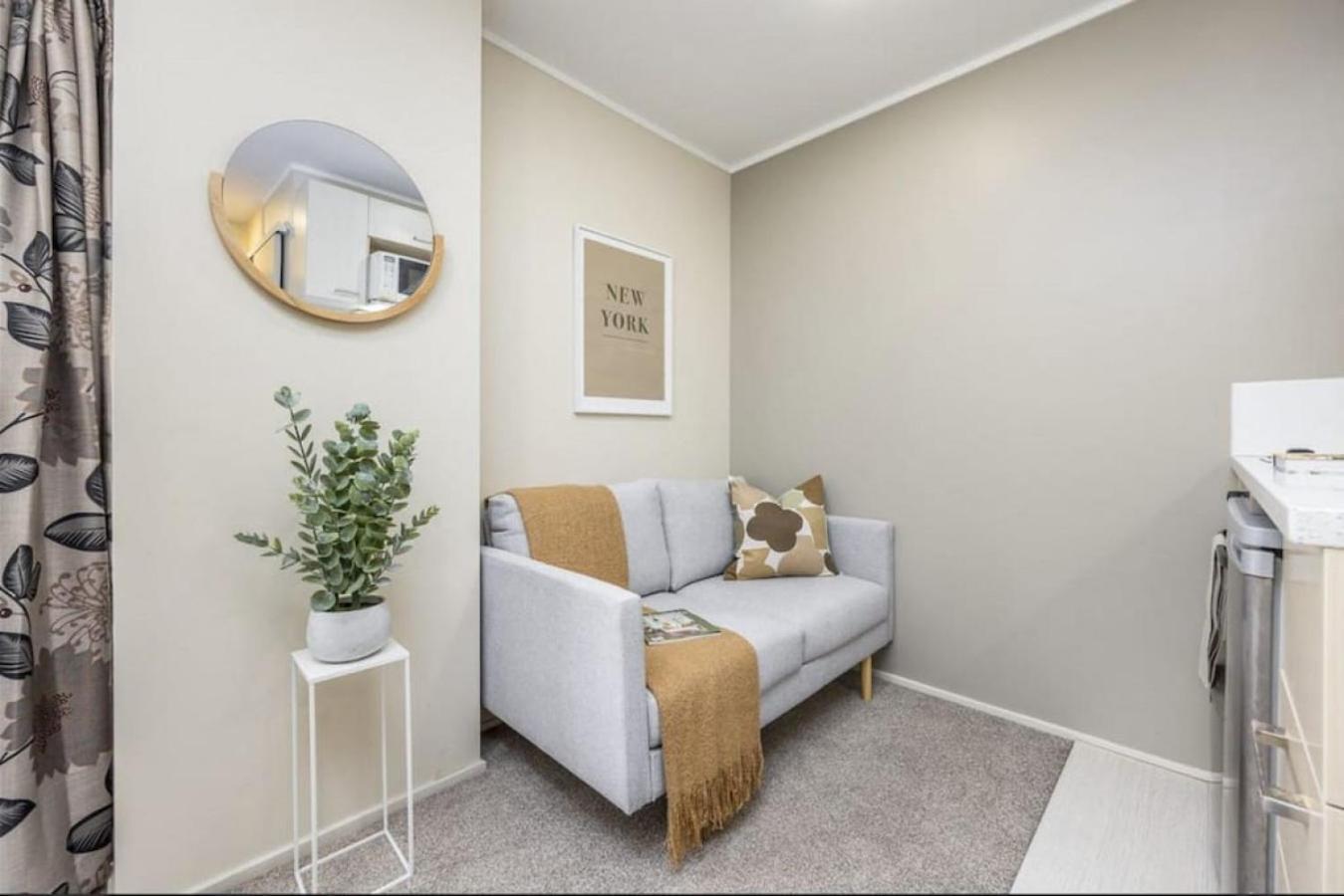 Pocket Rocket One Bed Apartment photo 5
