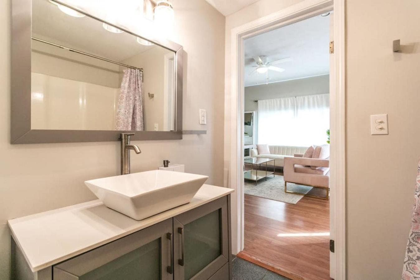 The Lilly Pad-Luxury in Sylvan Beach view 2