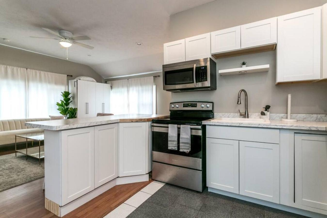 The Lilly Pad-Luxury in Sylvan Beach view 5