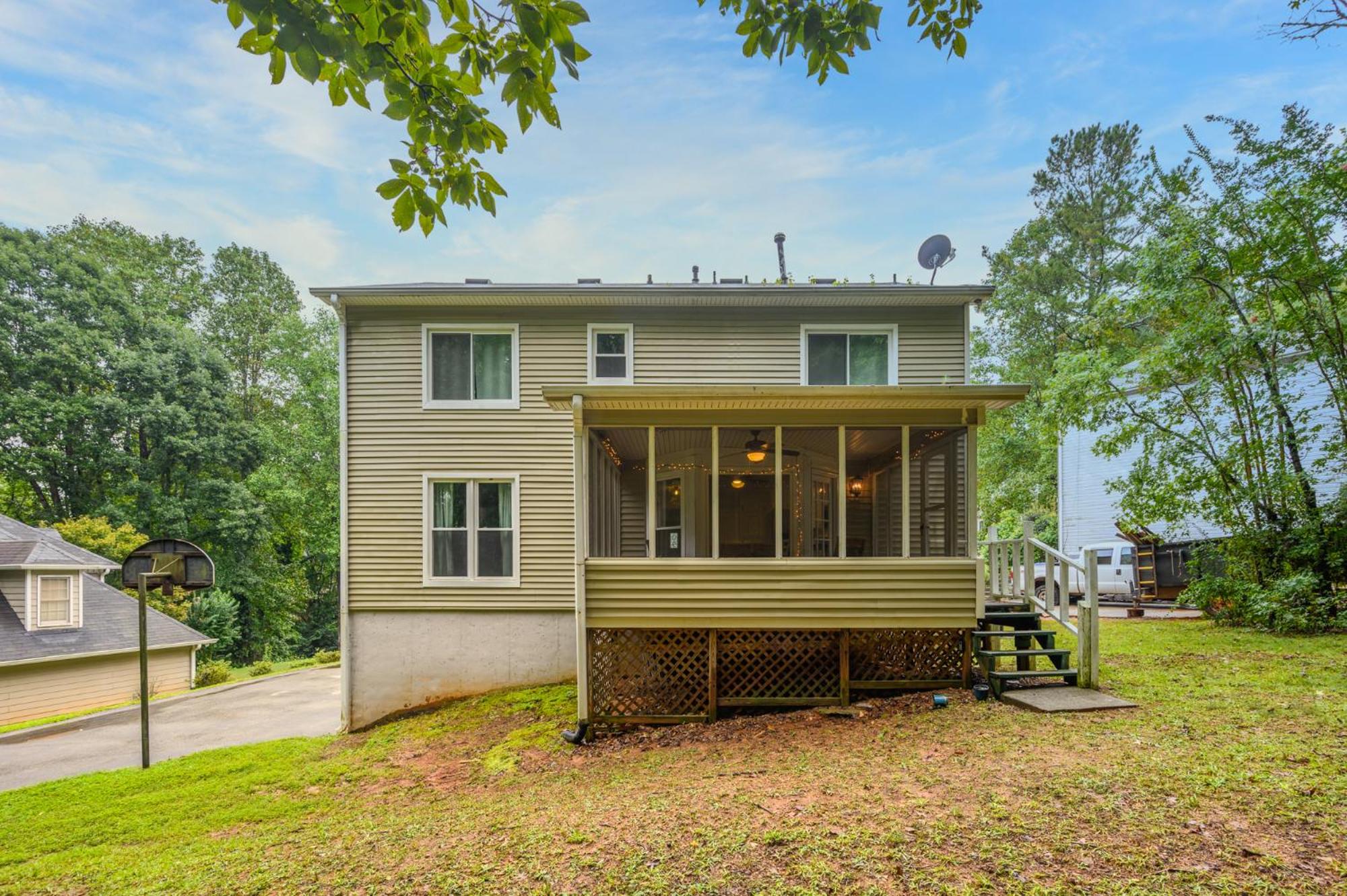 Relax In This 4BR Retreat With Screened Snug Porch view 5