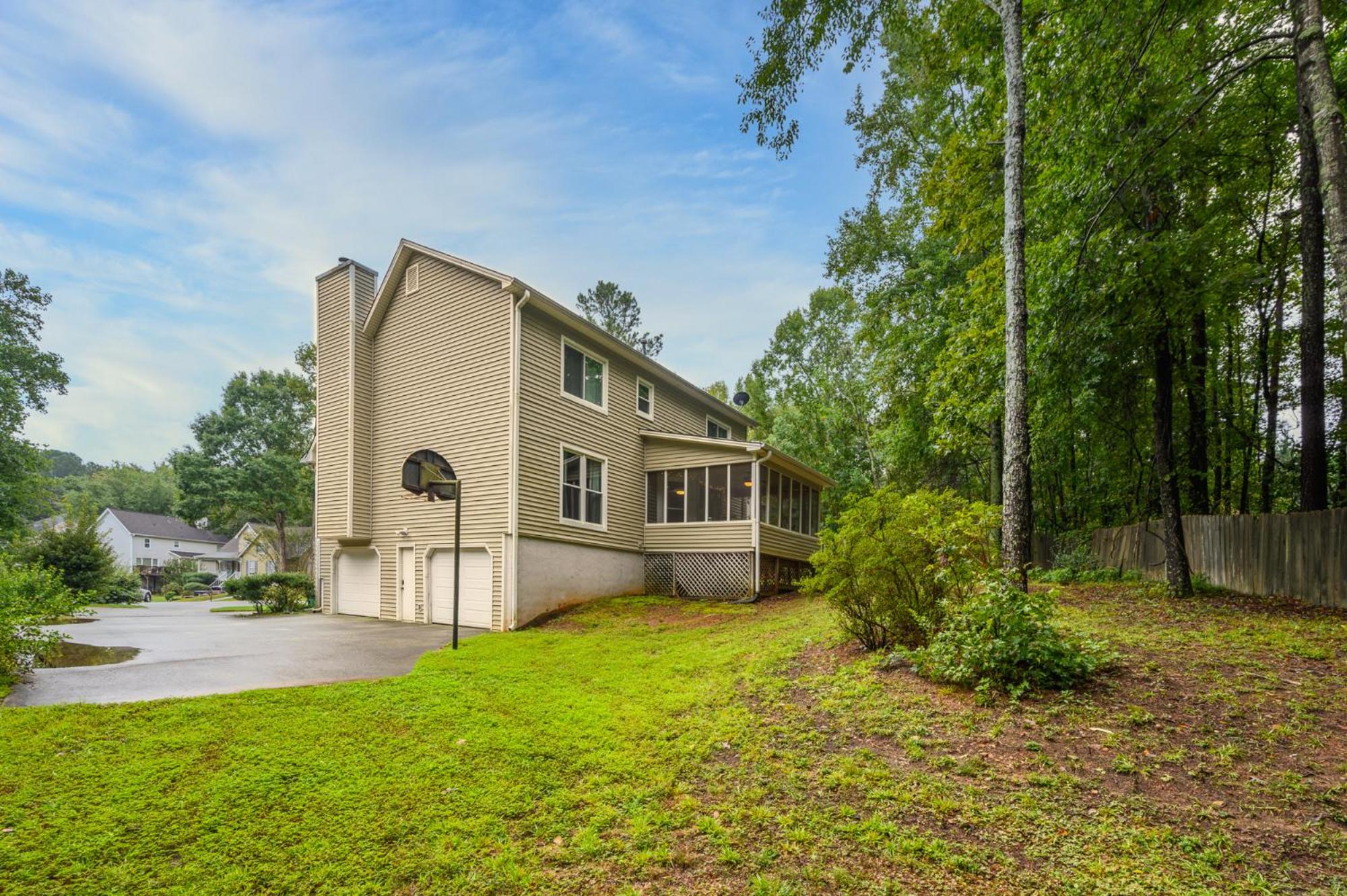 Relax In This 4BR Retreat With Screened Snug Porch view 4