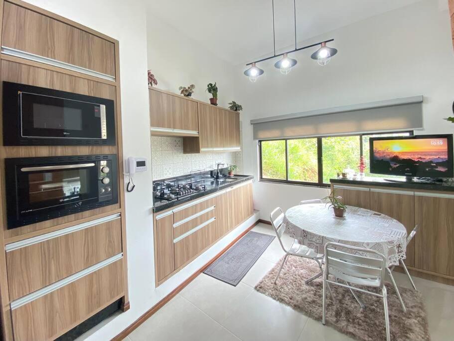 Excelente Casa na Praia Brava - Completa