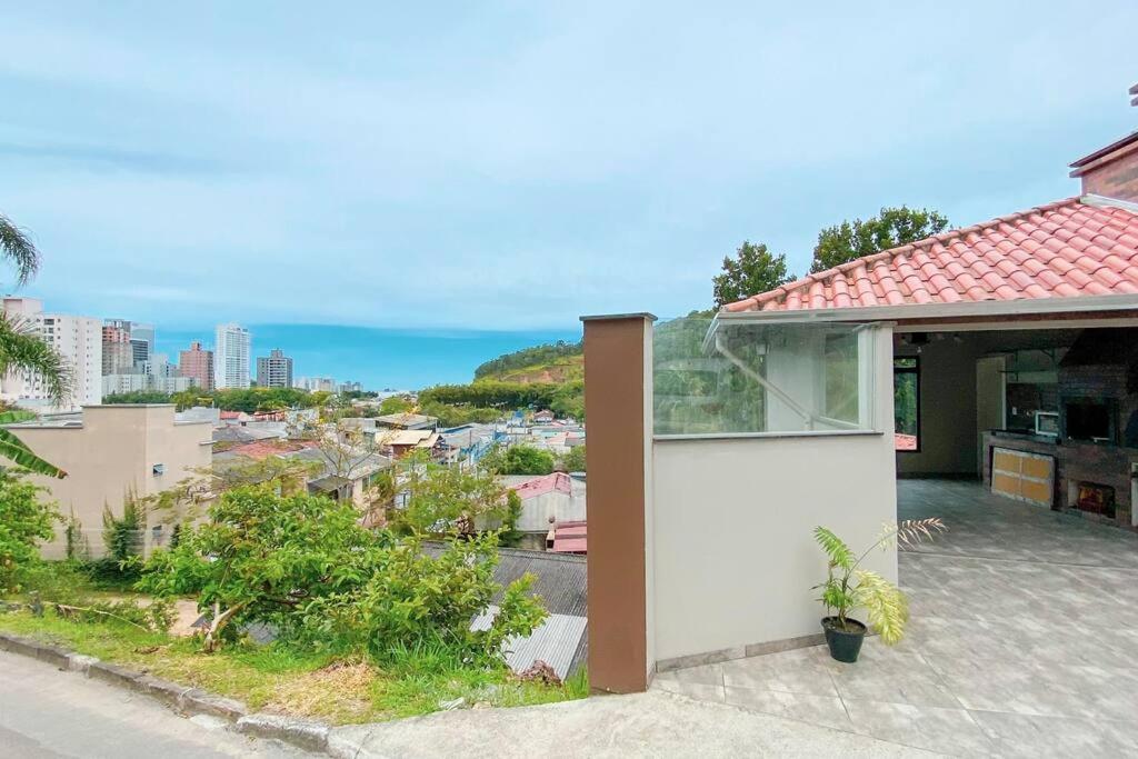 Excelente Casa na Praia Brava - Completa
