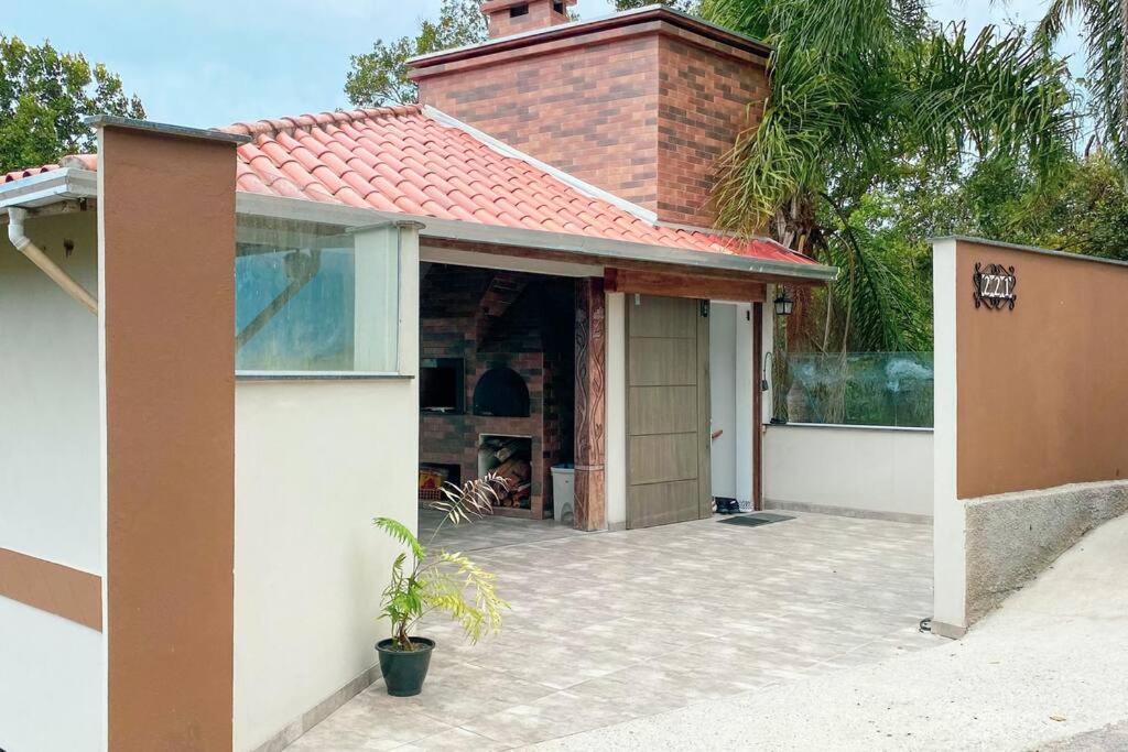 Excelente Casa na Praia Brava - Completa
