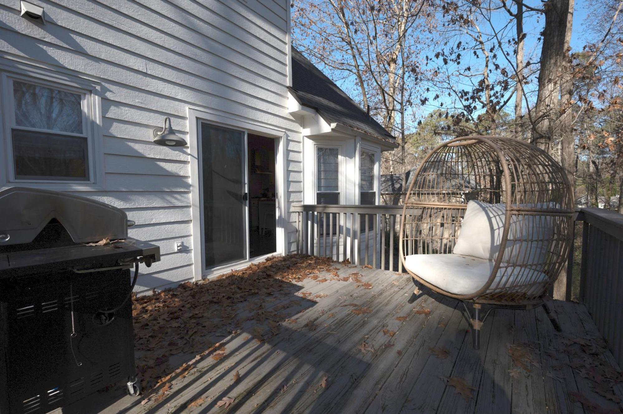 Majestic Modern Home Quick Access to DT Woodstock view 3