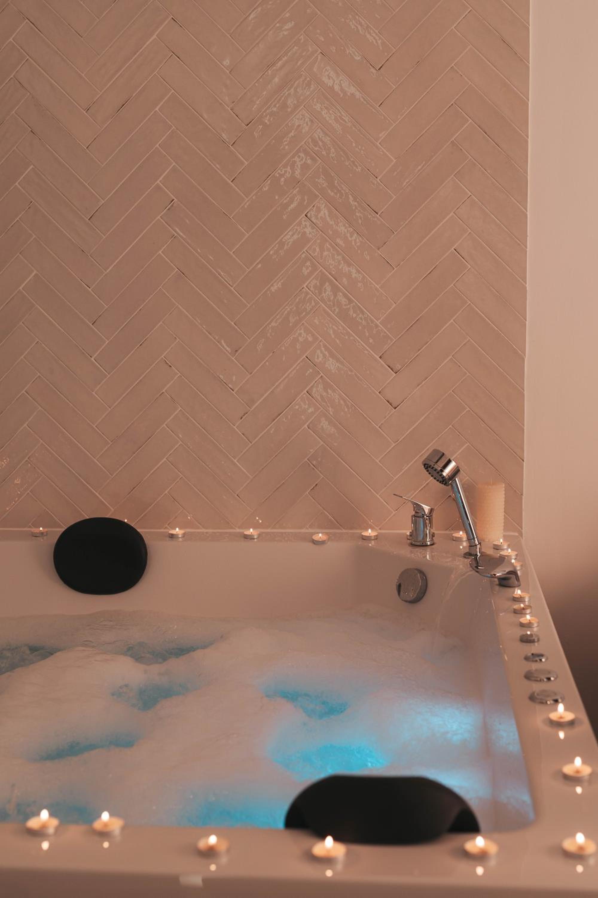 Luxury Jacuzzi Apartment