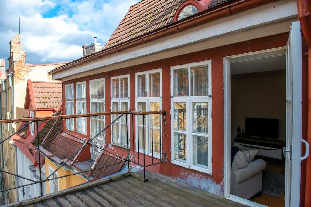TOP FLOOR APARTMENT with TWO BALCONIES in the OLD TOWN view 4