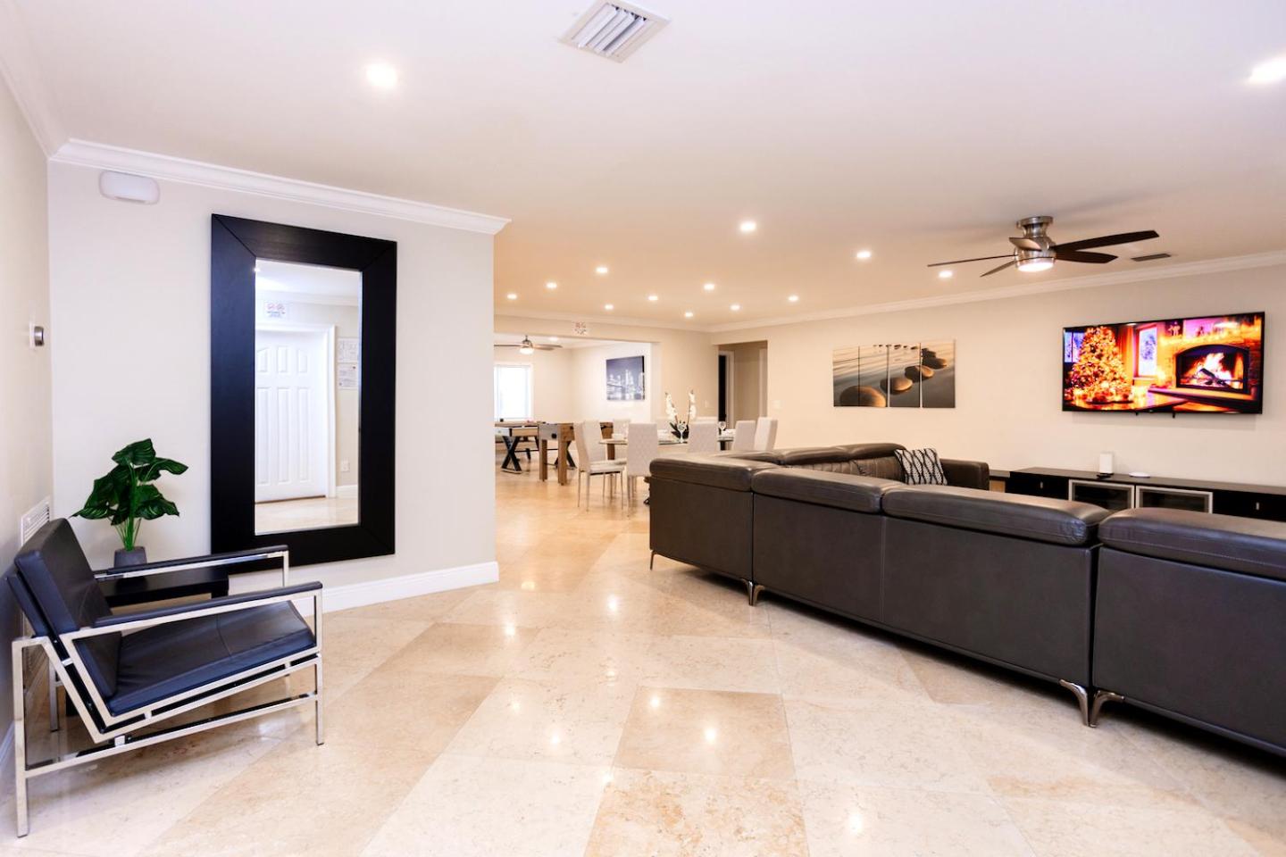 Ultimate Luxury 5BR Villa near Hollywood Beach view 4