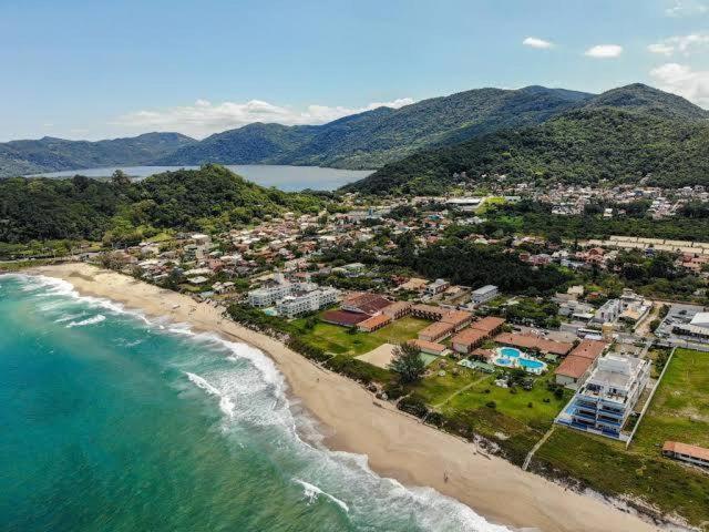 Casa de 3 quartos entre praia do Morro das Pedras e Lagoa do Peri