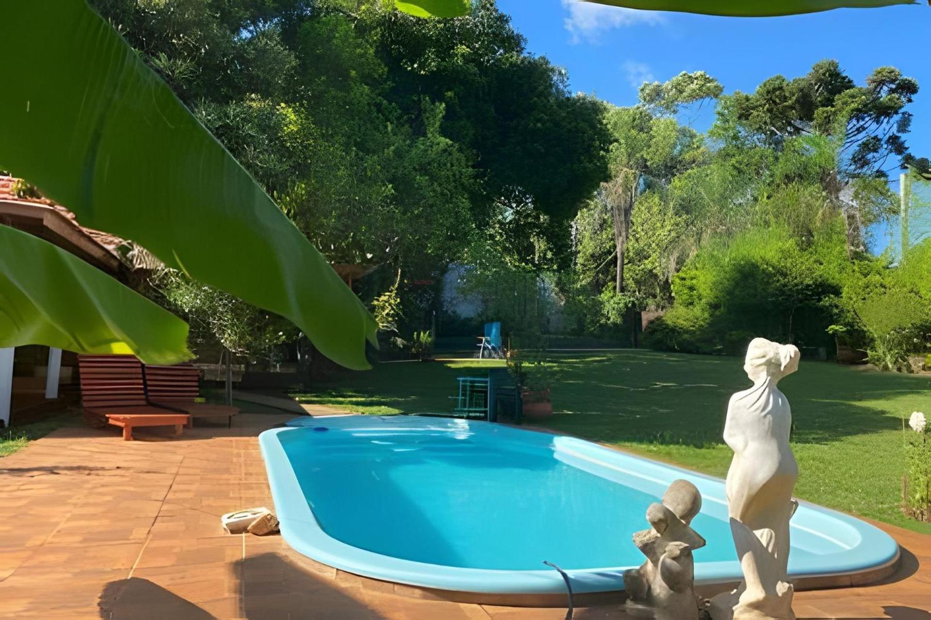 Cabañas con piscina en la entrada de Oberá