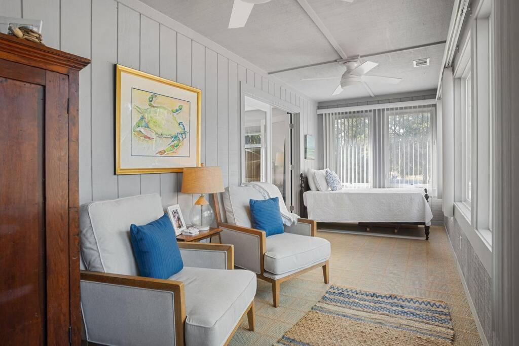 4bd/3ba - Renovated Center Island Home & Garage Apt - Amenity Cards Avail - Pets ok