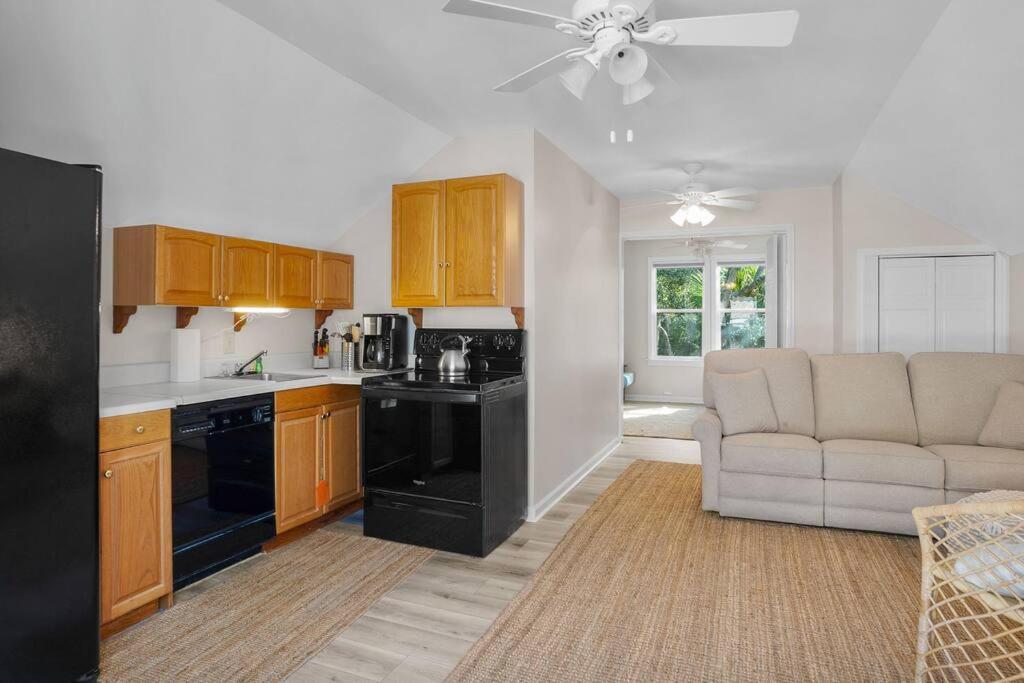 4bd/3ba - Renovated Center Island Home & Garage Apt - Amenity Cards Avail - Pets ok