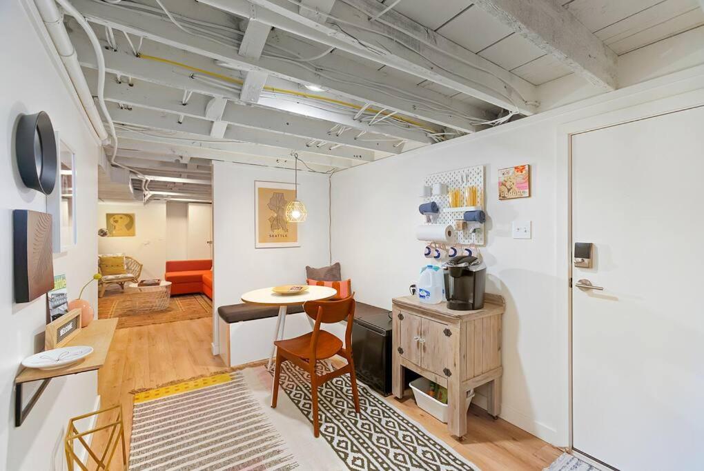 Mid-Century Vibes Nest view 3