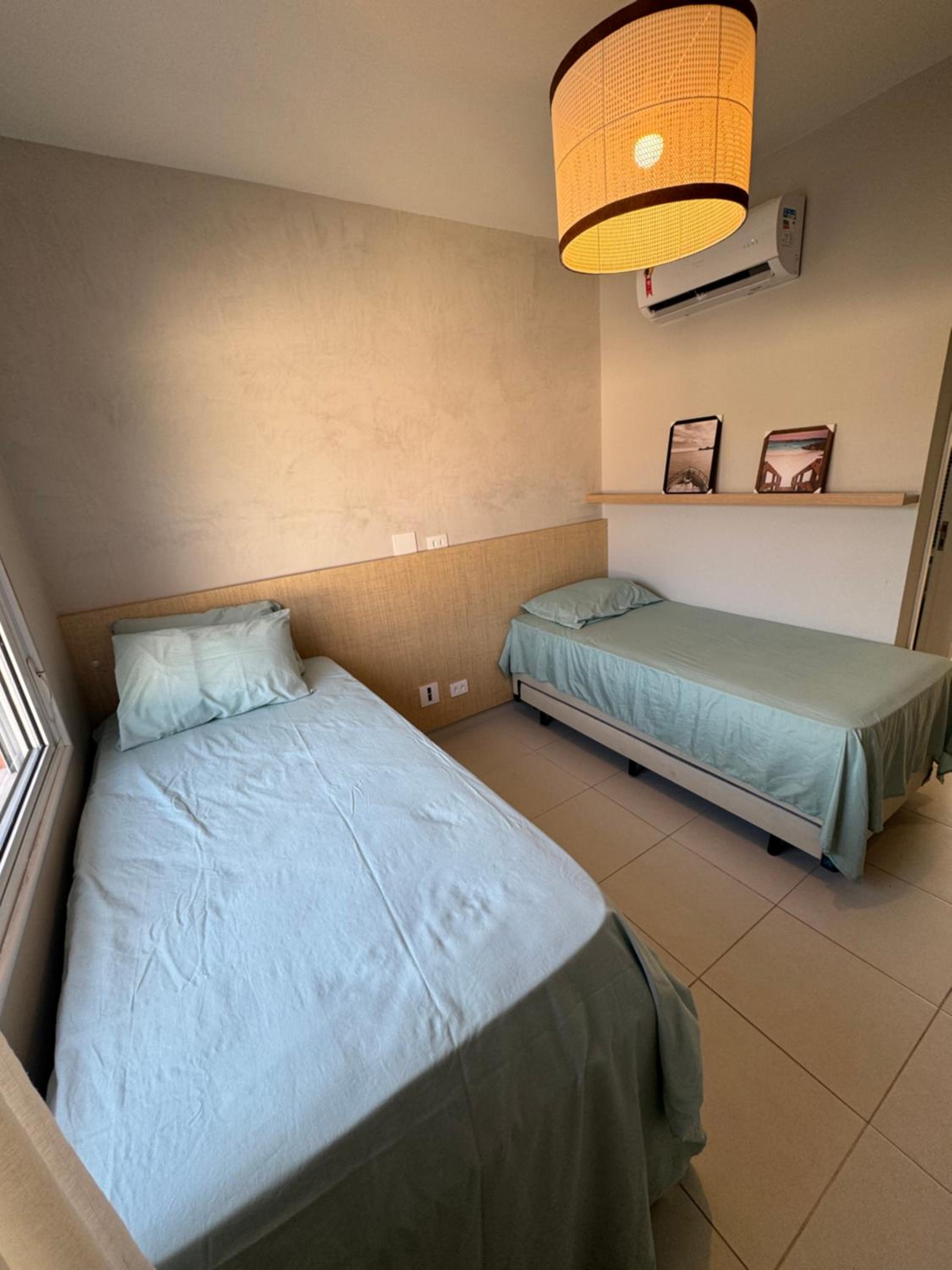 Condomínio pé na areia, super novo e confortável.