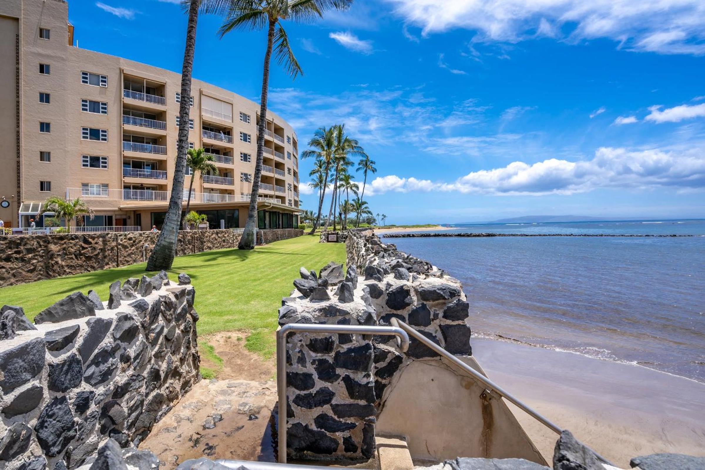 Upscale Oceanfront Penthouse Vistas view 5