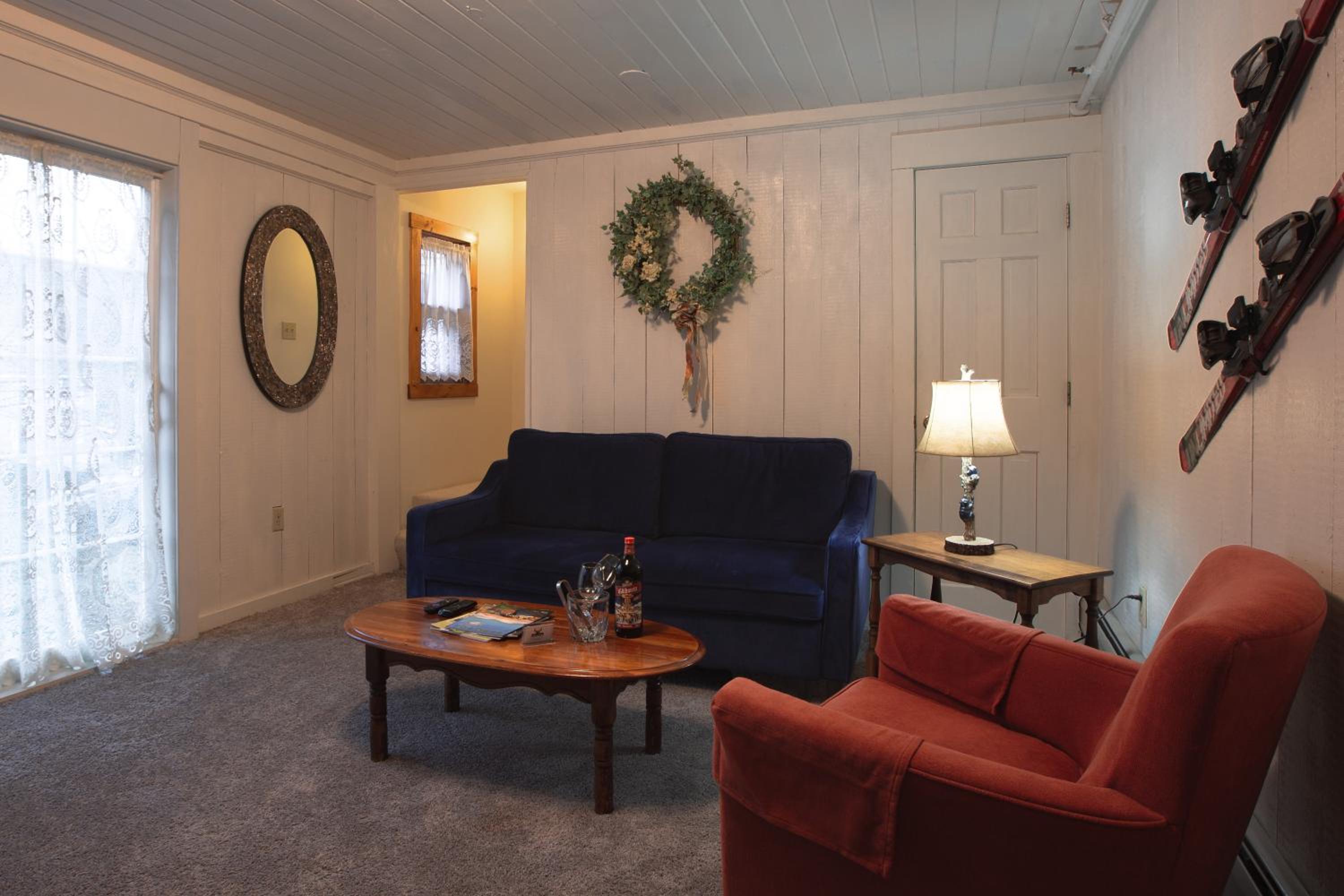 Deerfield Valley Inn - Mt Snow BnB Fireplace Rooms and Breakfast