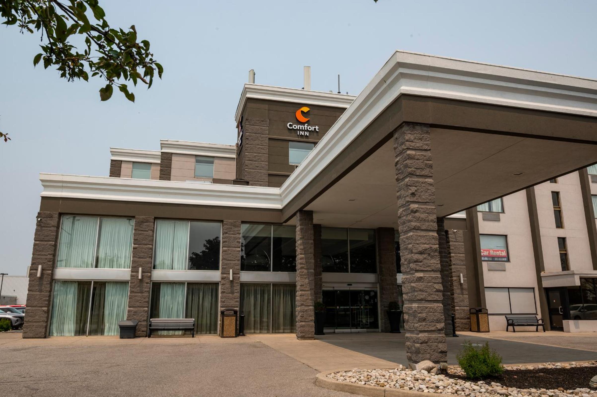 Comfort Inn & Conference Centre Toronto Airport - Image 2