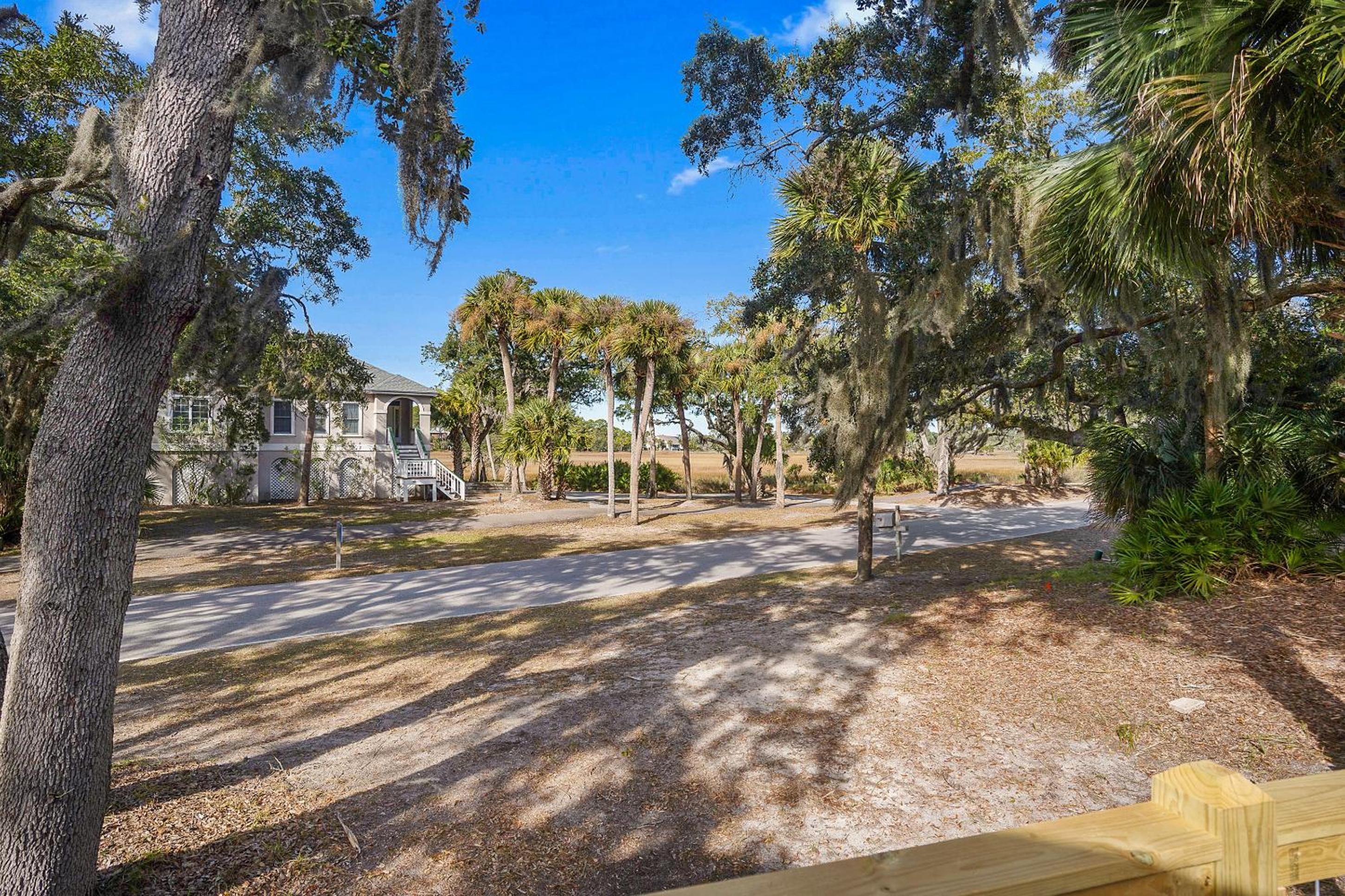 4bd/3ba - Renovated Center Island Home & Garage Apt - Amenity Cards Avail - Pets ok