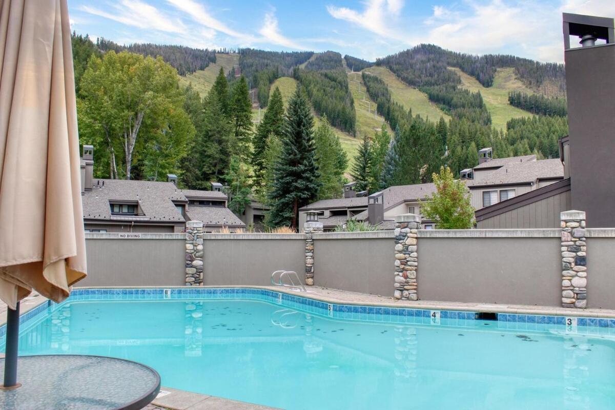 The Ski In Ski Out Condo view 4