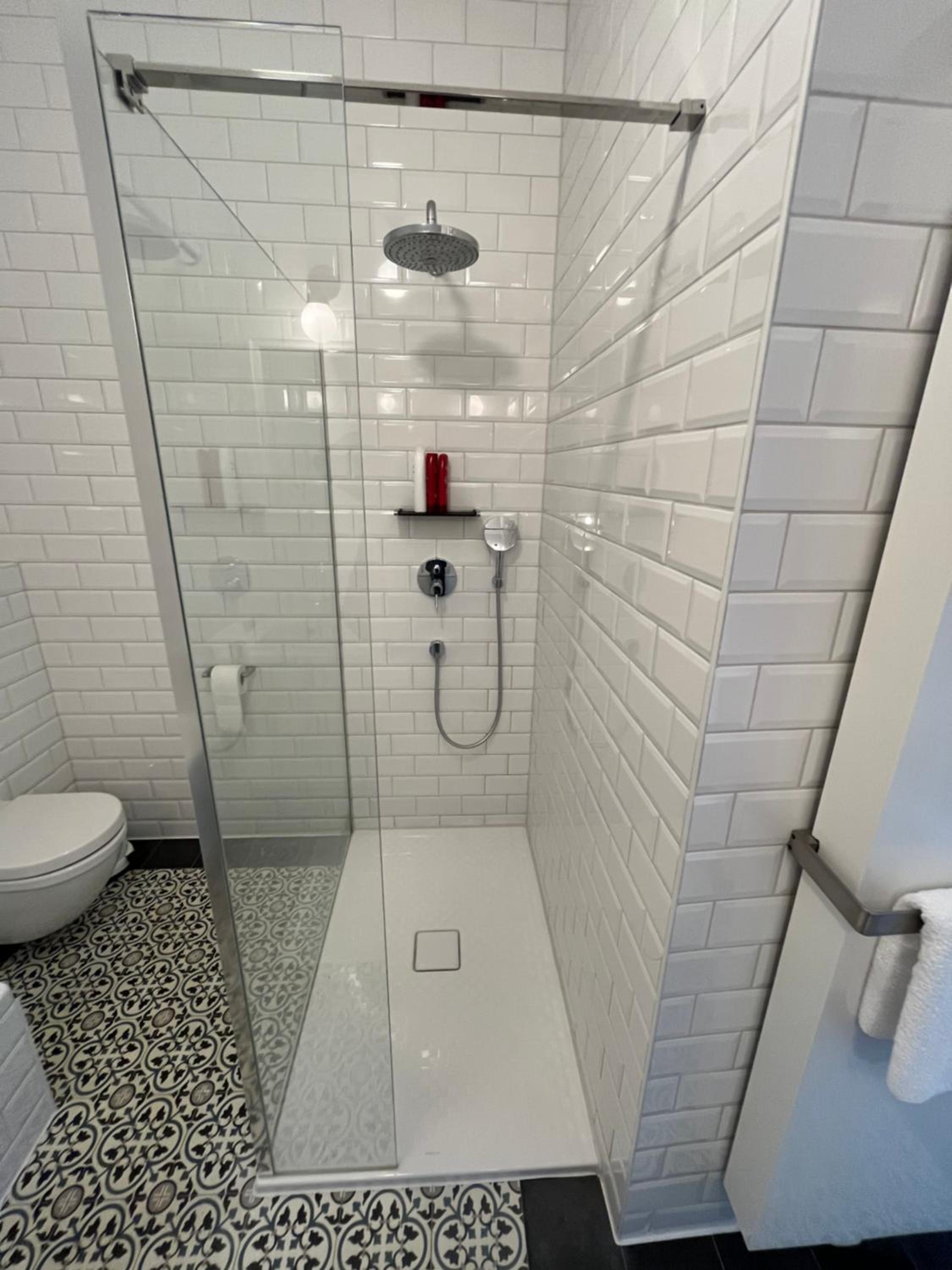 Luxury apartment, private terrace & FREE PARKING