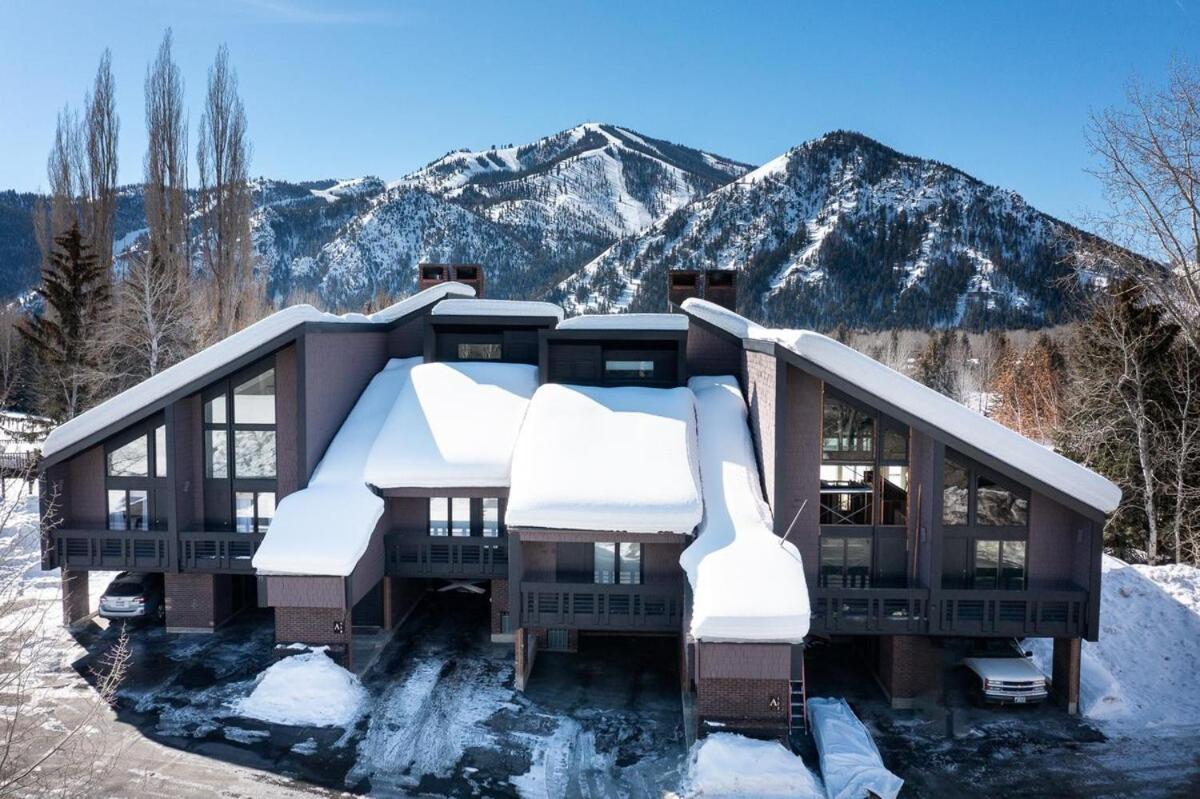 Just Remodeled! The Big Wood Retreat with a Loft view 3