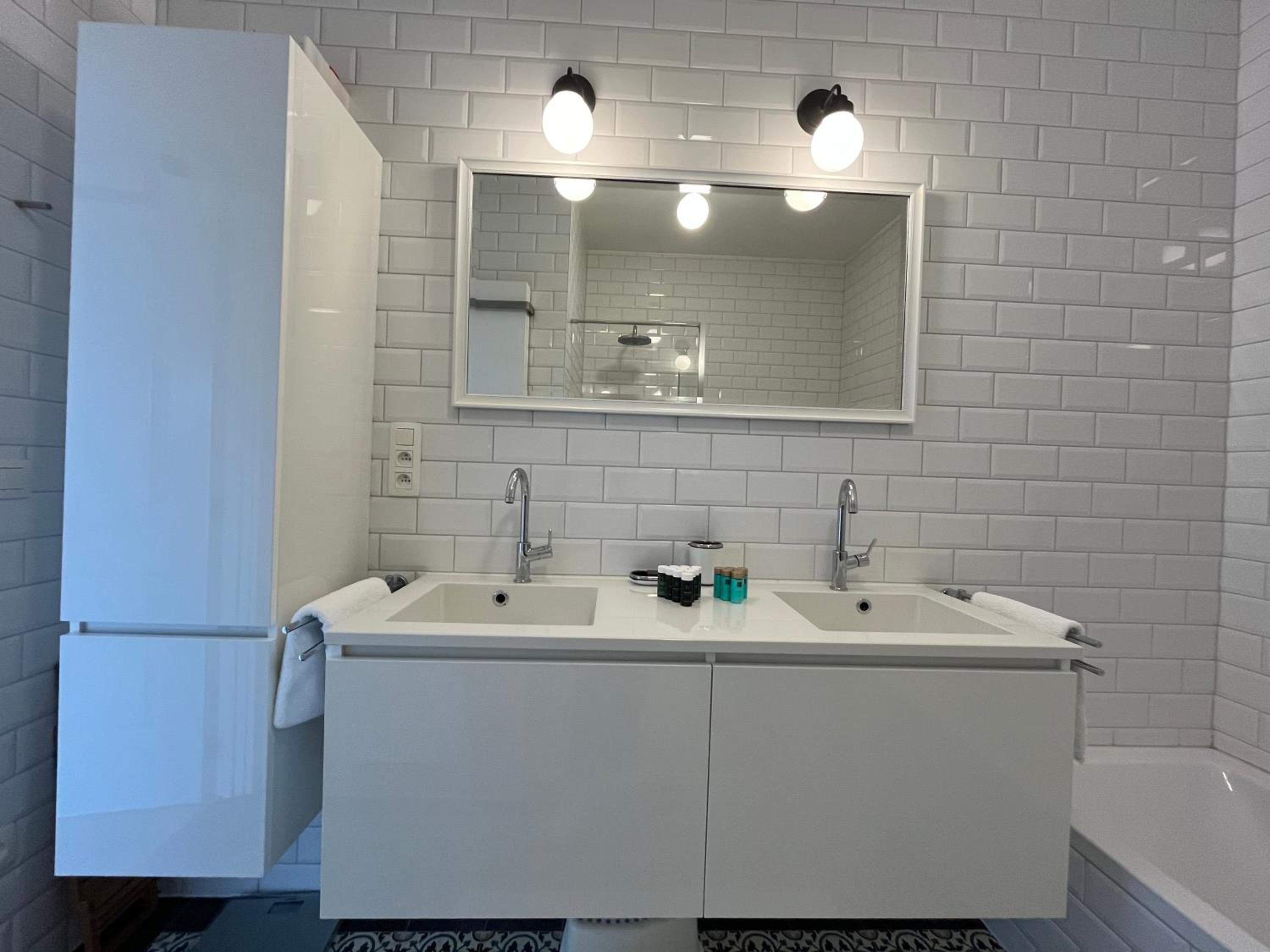 Luxury apartment, private terrace & FREE PARKING