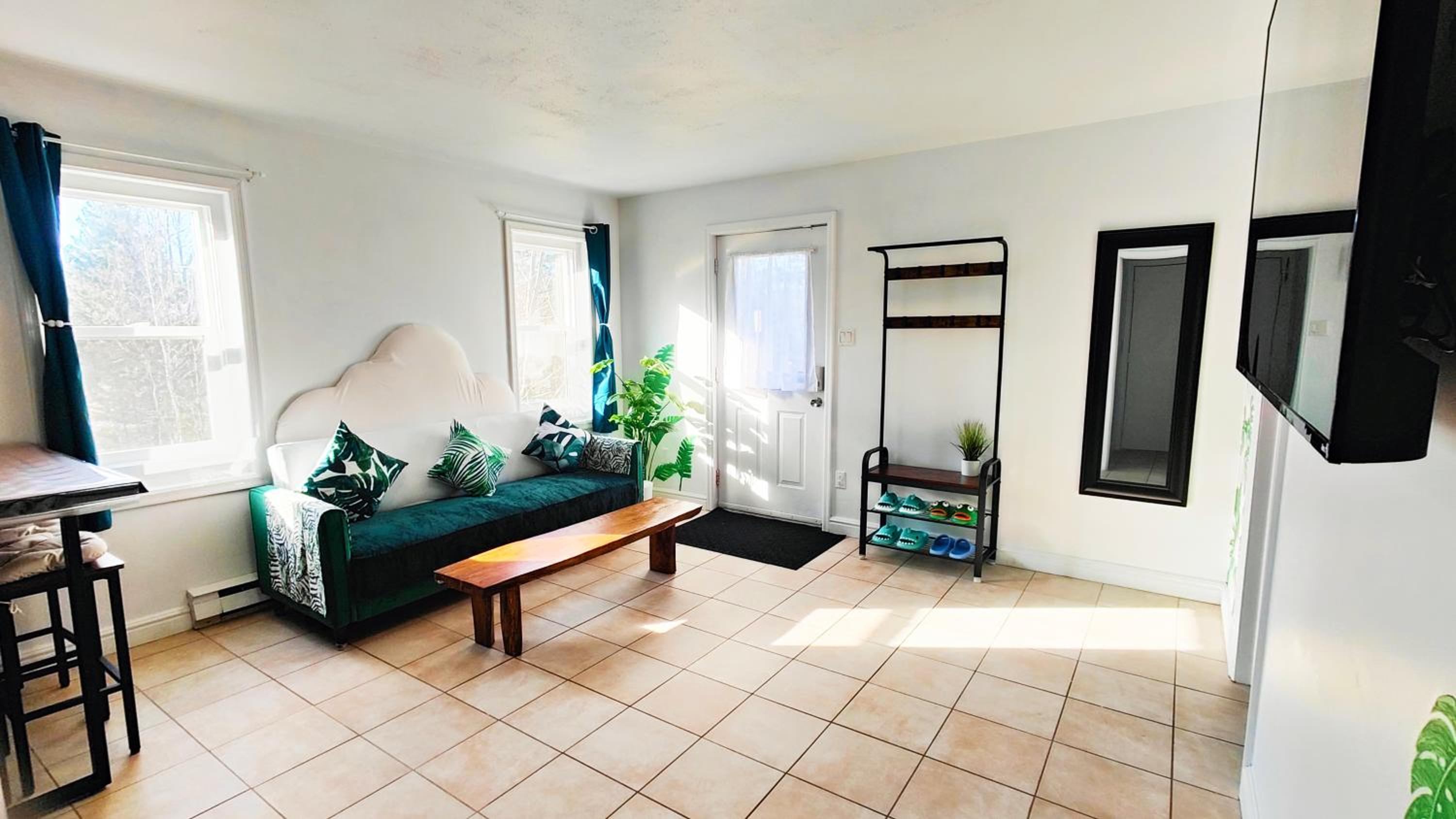 Fresh & Bright Private Suite