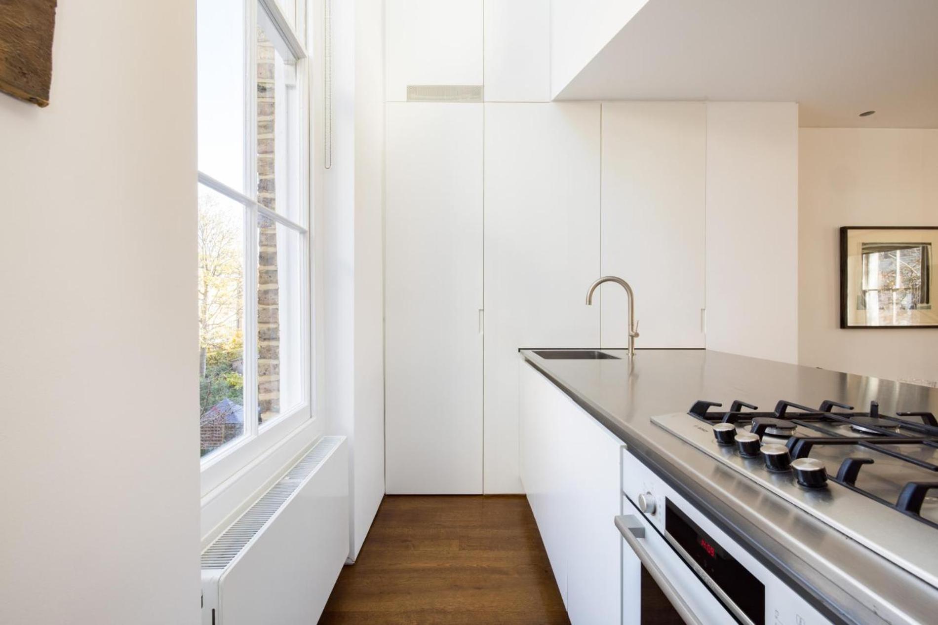 Bellevue Notting Hill 2 Bed by Holland Park