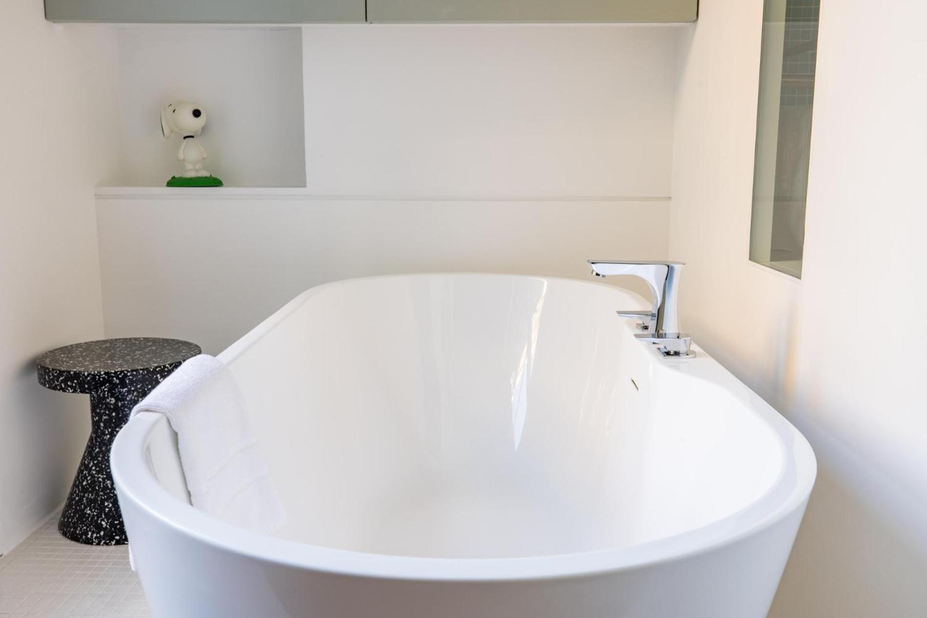 Bellevue Notting Hill 2 Bed by Holland Park