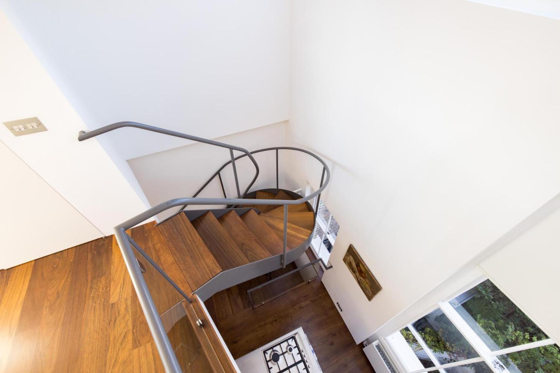 Bellevue Notting Hill 2 Bed by Holland Park