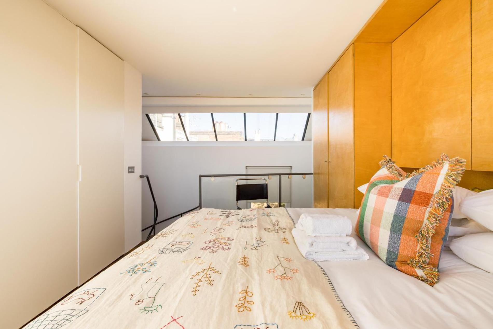 Bellevue Notting Hill 2 Bed by Holland Park