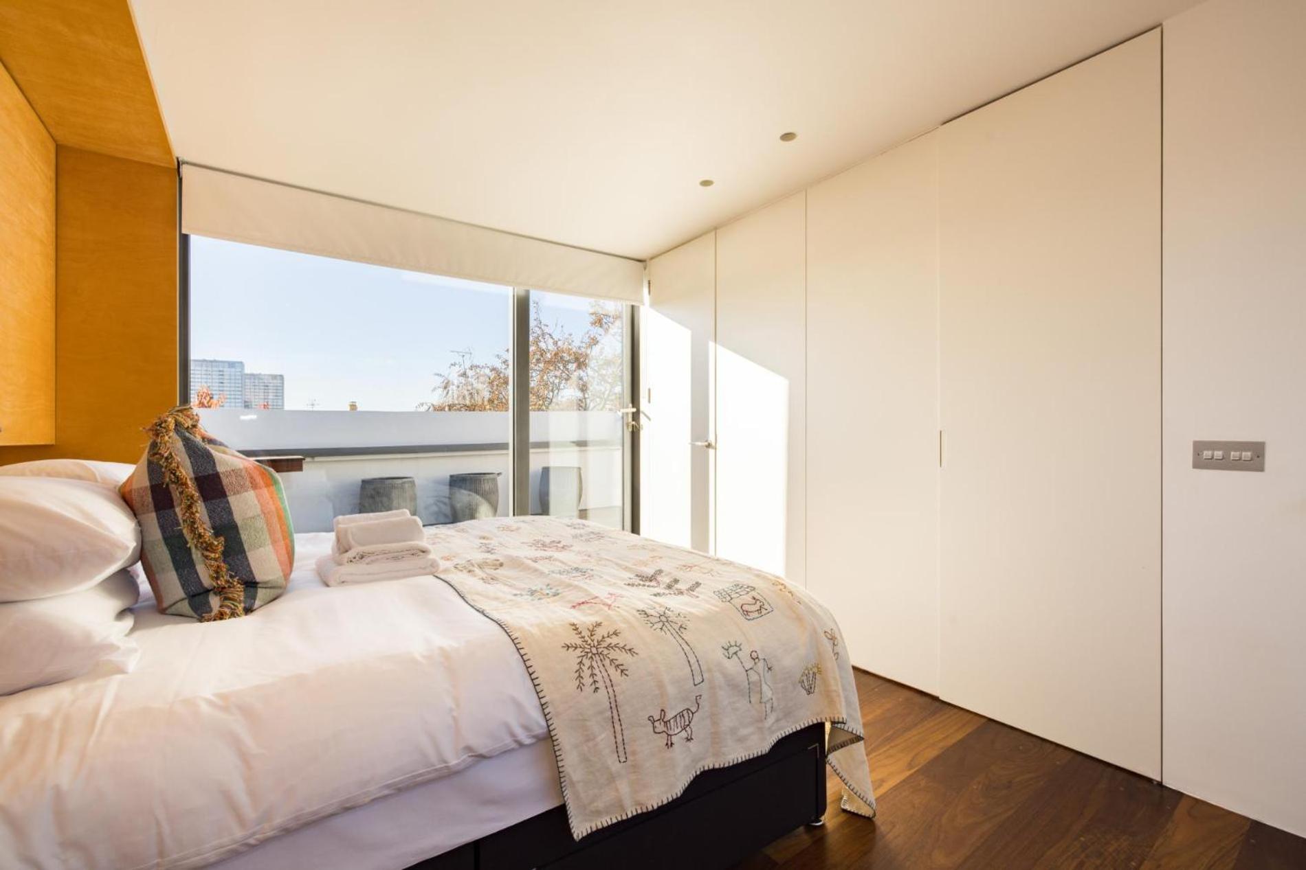 Bellevue Notting Hill 2 Bed by Holland Park
