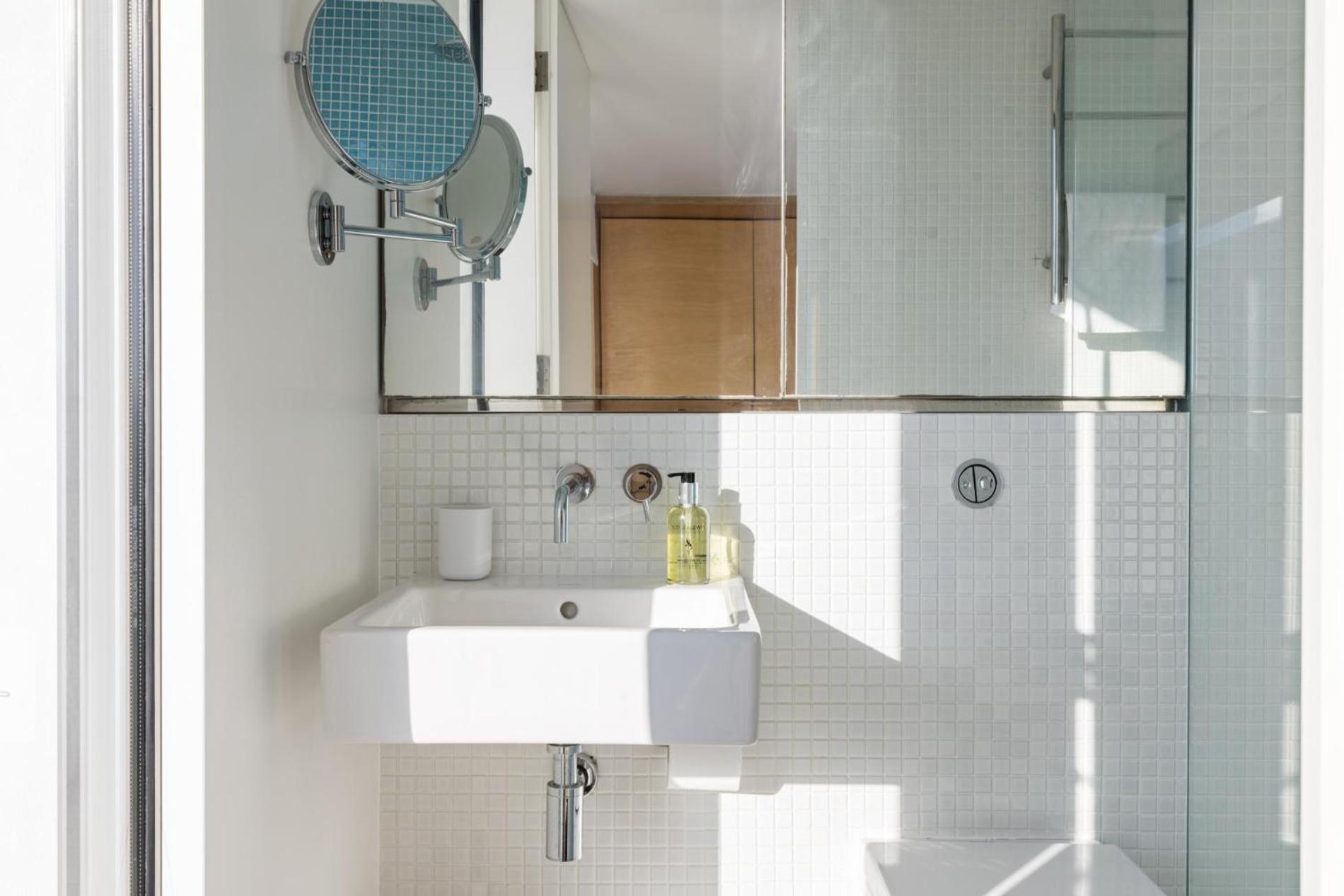 Bellevue Notting Hill 2 Bed by Holland Park