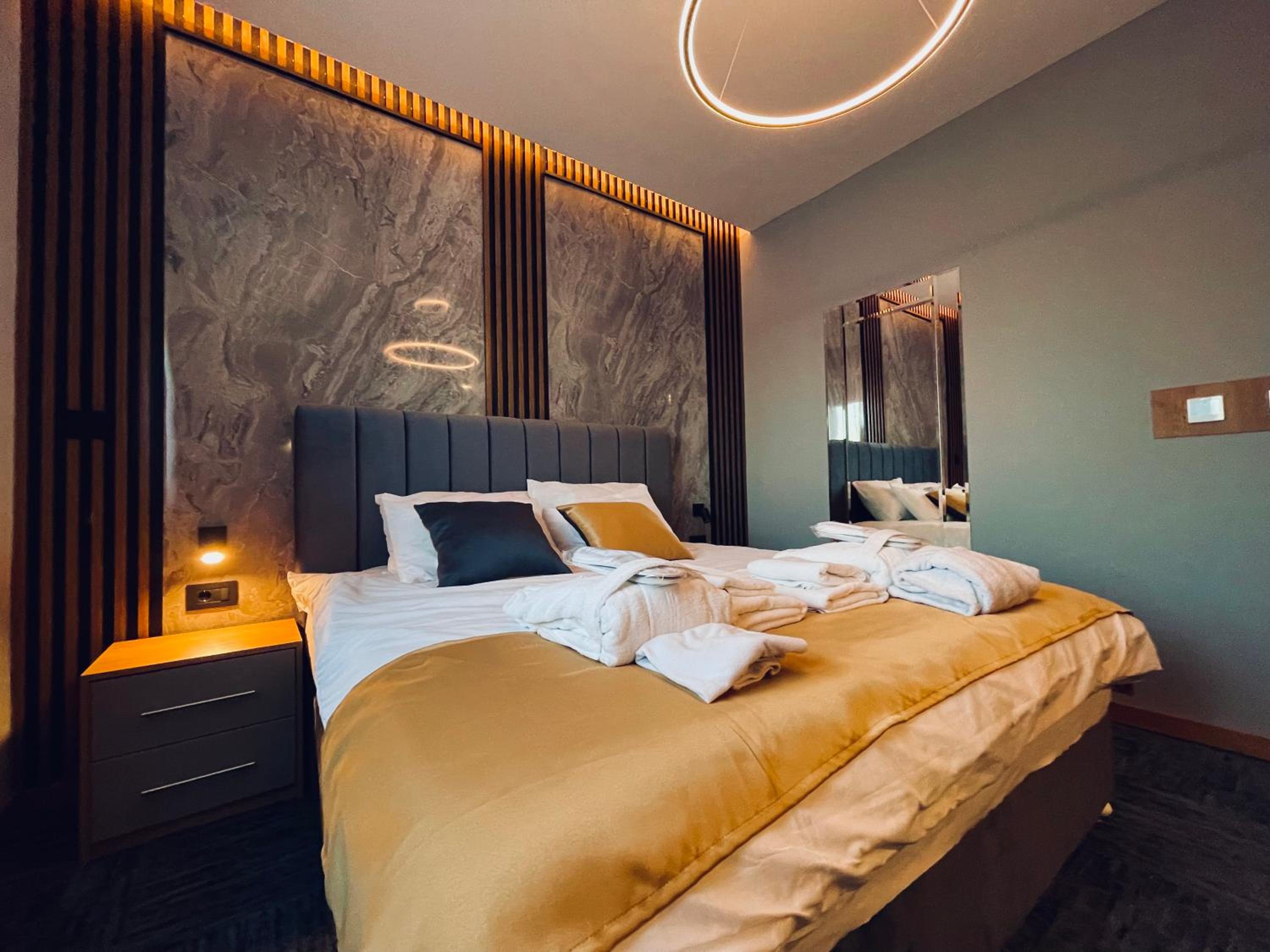 MOZAIK APARTMENTS & SPA - Modern 4-Star Apartments with Exclusive Private SPA WELLNESS in the City Center - SAUNA, JACUZZI, TURKISH BATH - FREE PARKING, Wi view 3