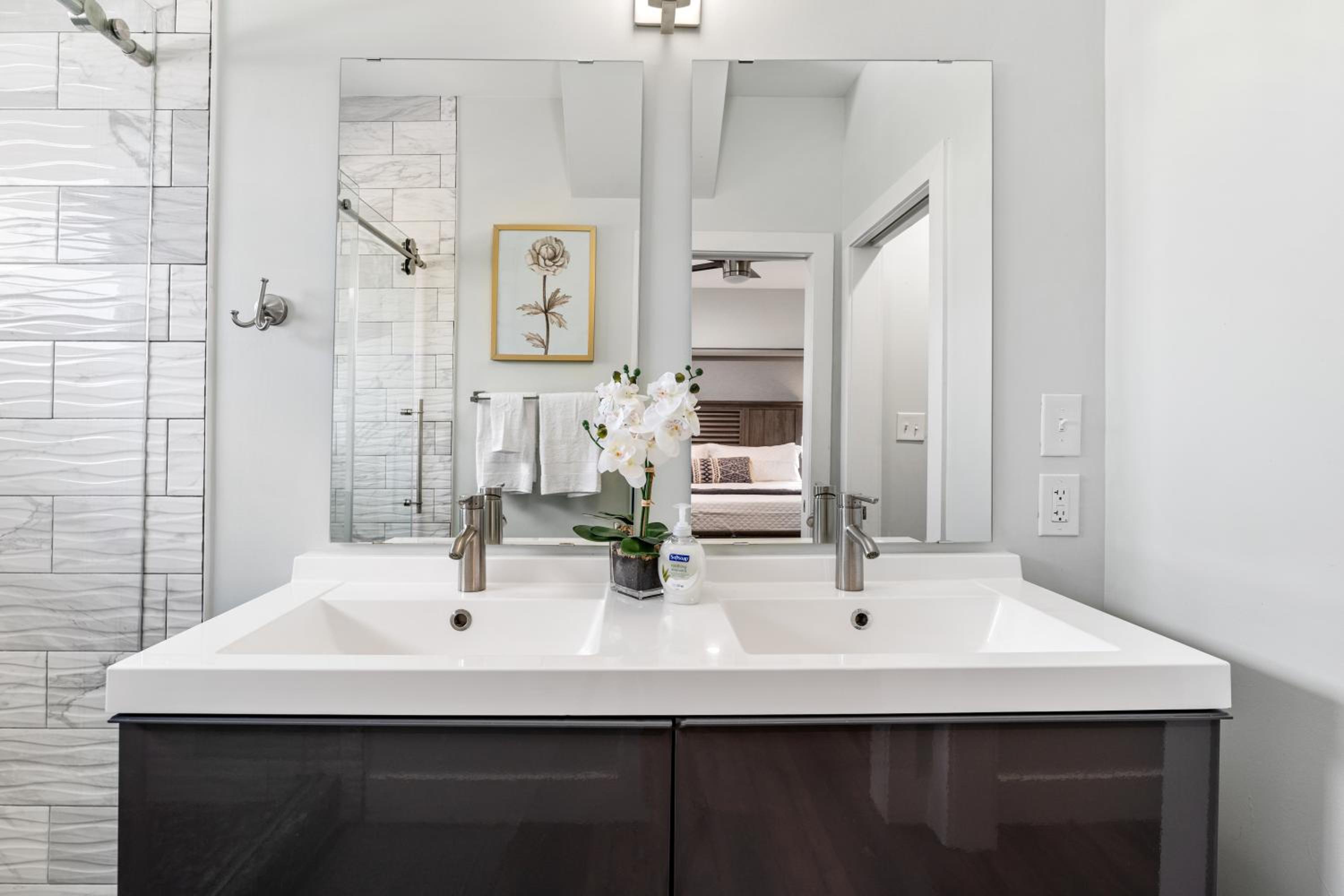 Wonderful Getaway in Independence Heights Houston view 4