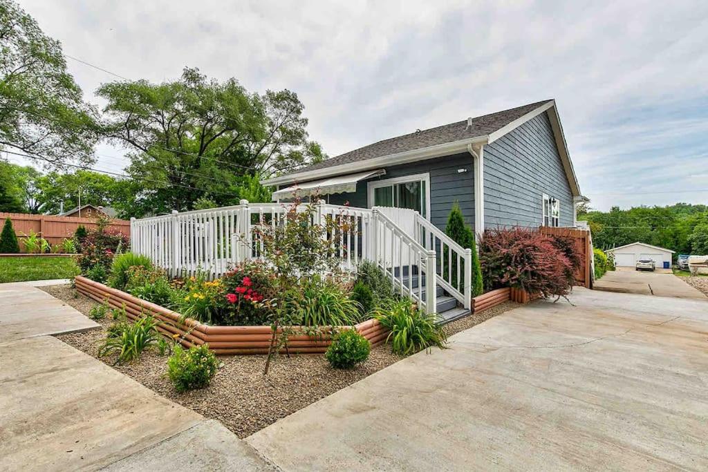 Family Friendly Home Close to Airport and Downtown view 5