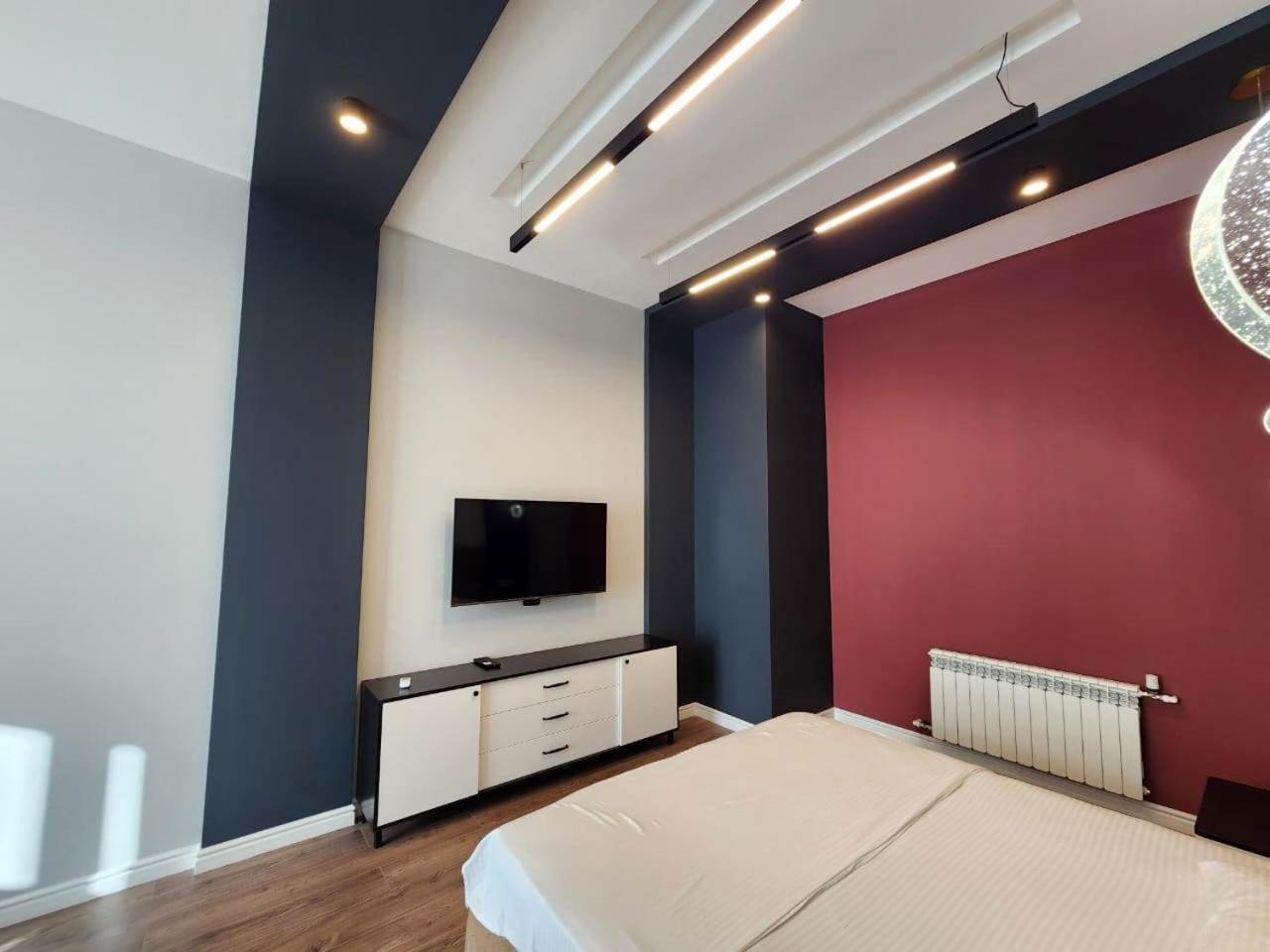 Awesome Brand New Apartment, In Center