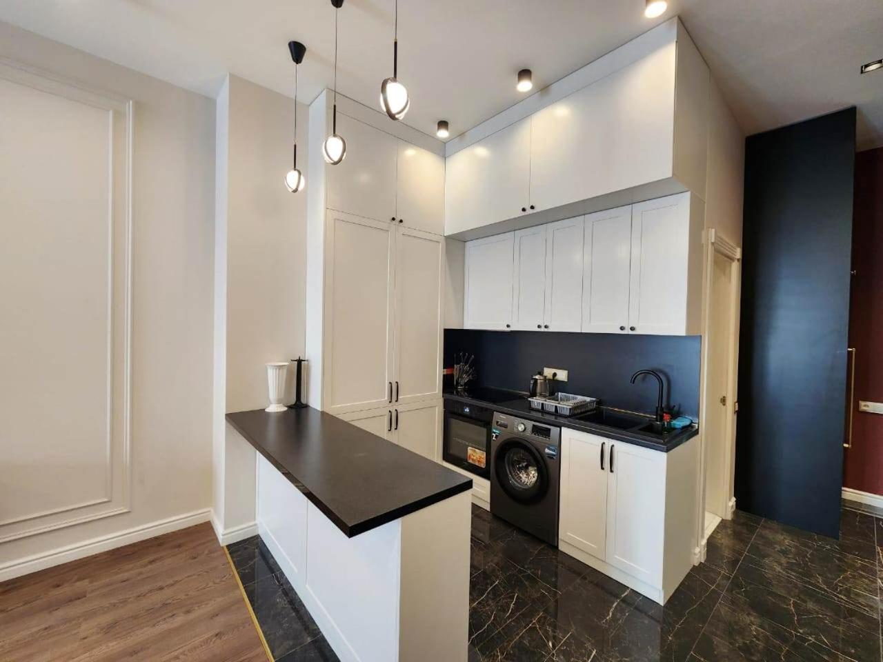 Awesome Brand New Apartment, In Center