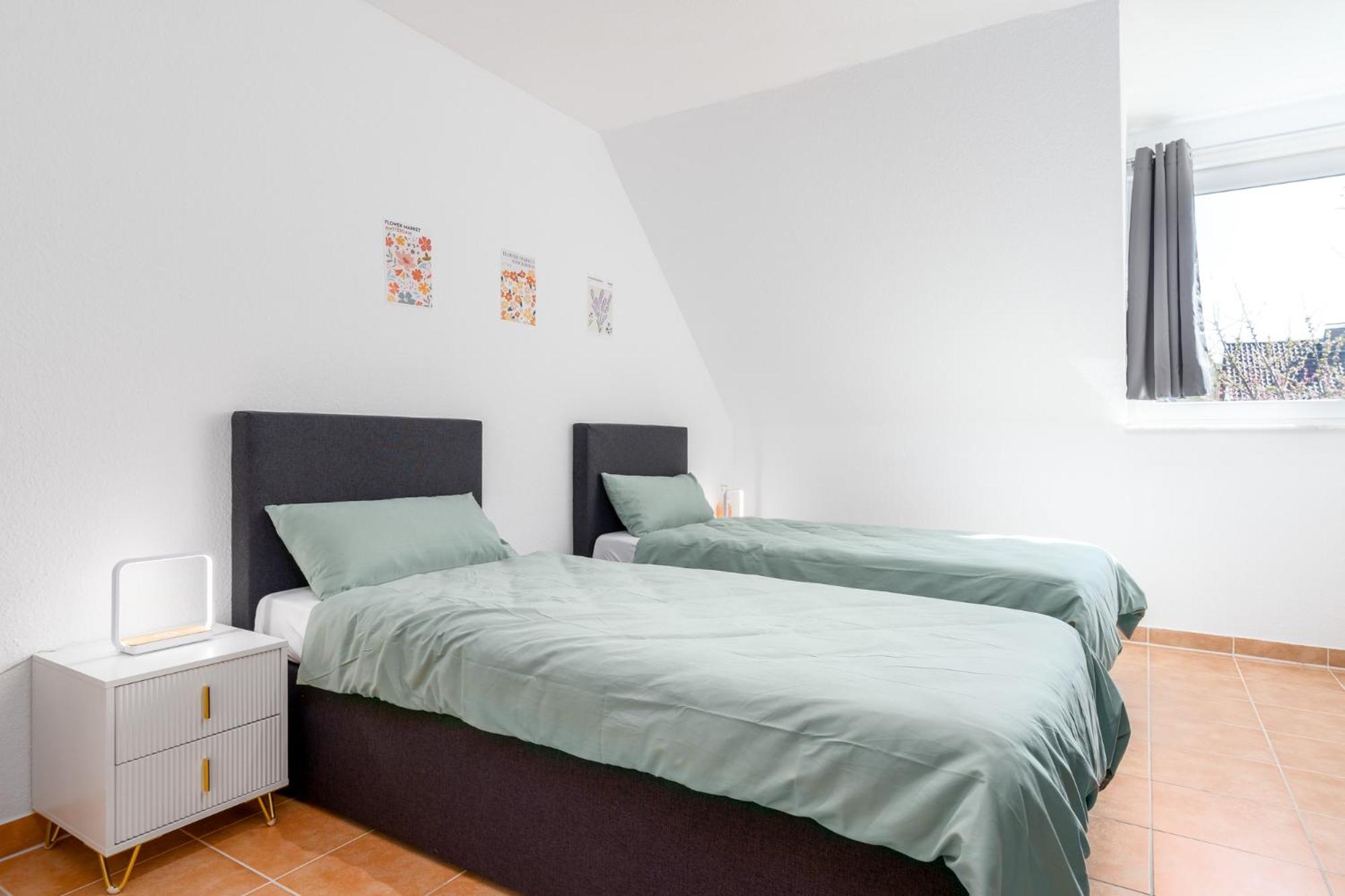 Gemütliches Heimkino mit Balkon & Beamer
