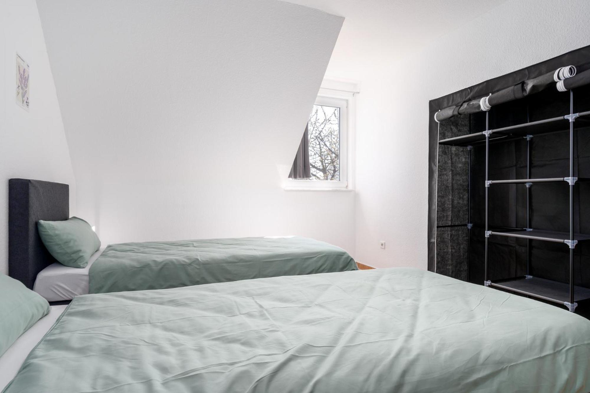 Gemütliches Heimkino mit Balkon & Beamer