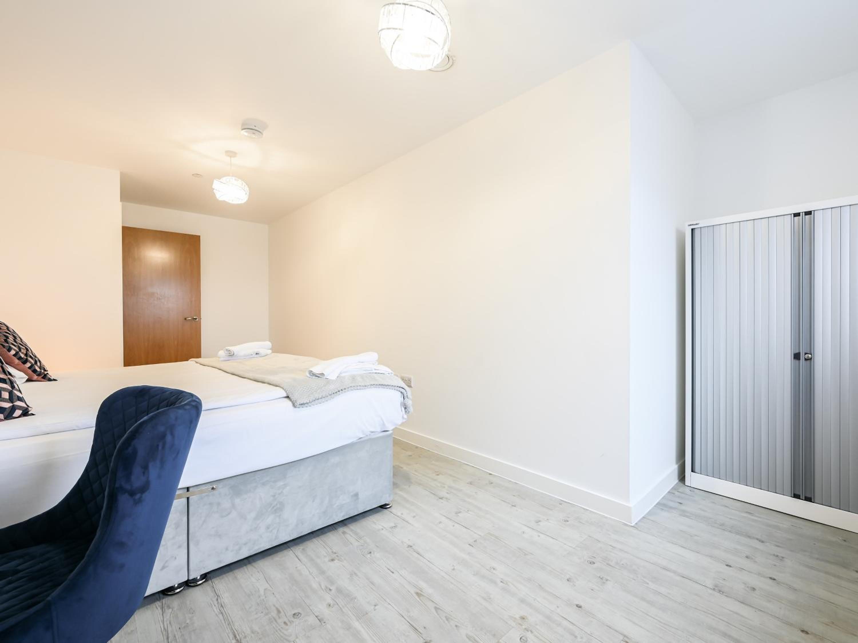Stylish & Spacious Salford Quays one bedroom high floor apartment with balcony