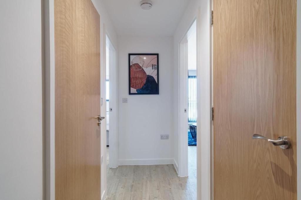 Stylish & Spacious Salford Quays one bedroom high floor apartment with balcony