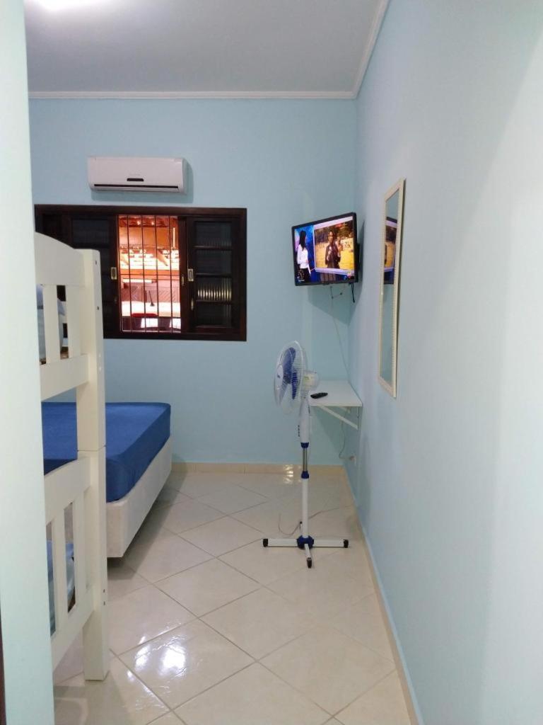 Casa Gomes com 3 suítes e ar-condicionado até 12 pessoas em Ubatuba Itaguá