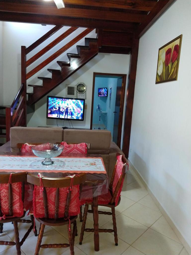 Casa Gomes com 3 suítes e ar-condicionado até 12 pessoas em Ubatuba Itaguá