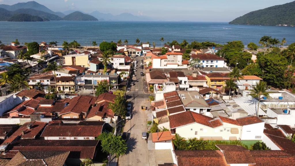 Casa Gomes com 3 suítes e ar-condicionado até 12 pessoas em Ubatuba Itaguá