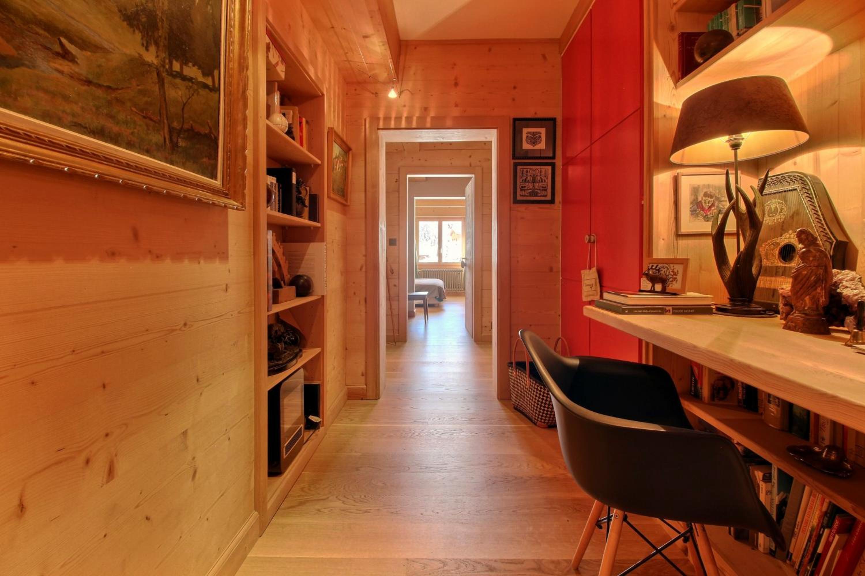 Sunny attic Central location