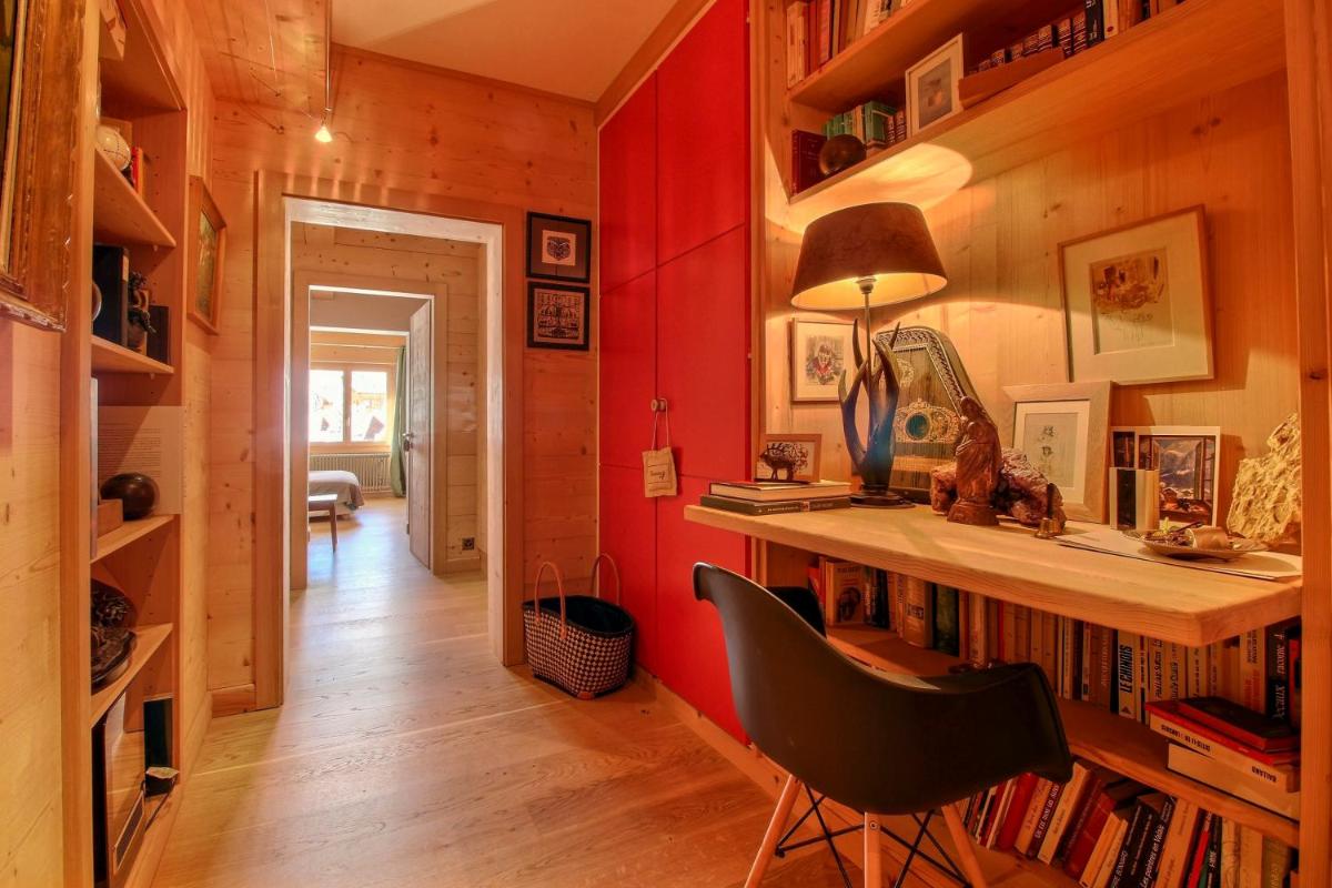 Sunny attic Central location