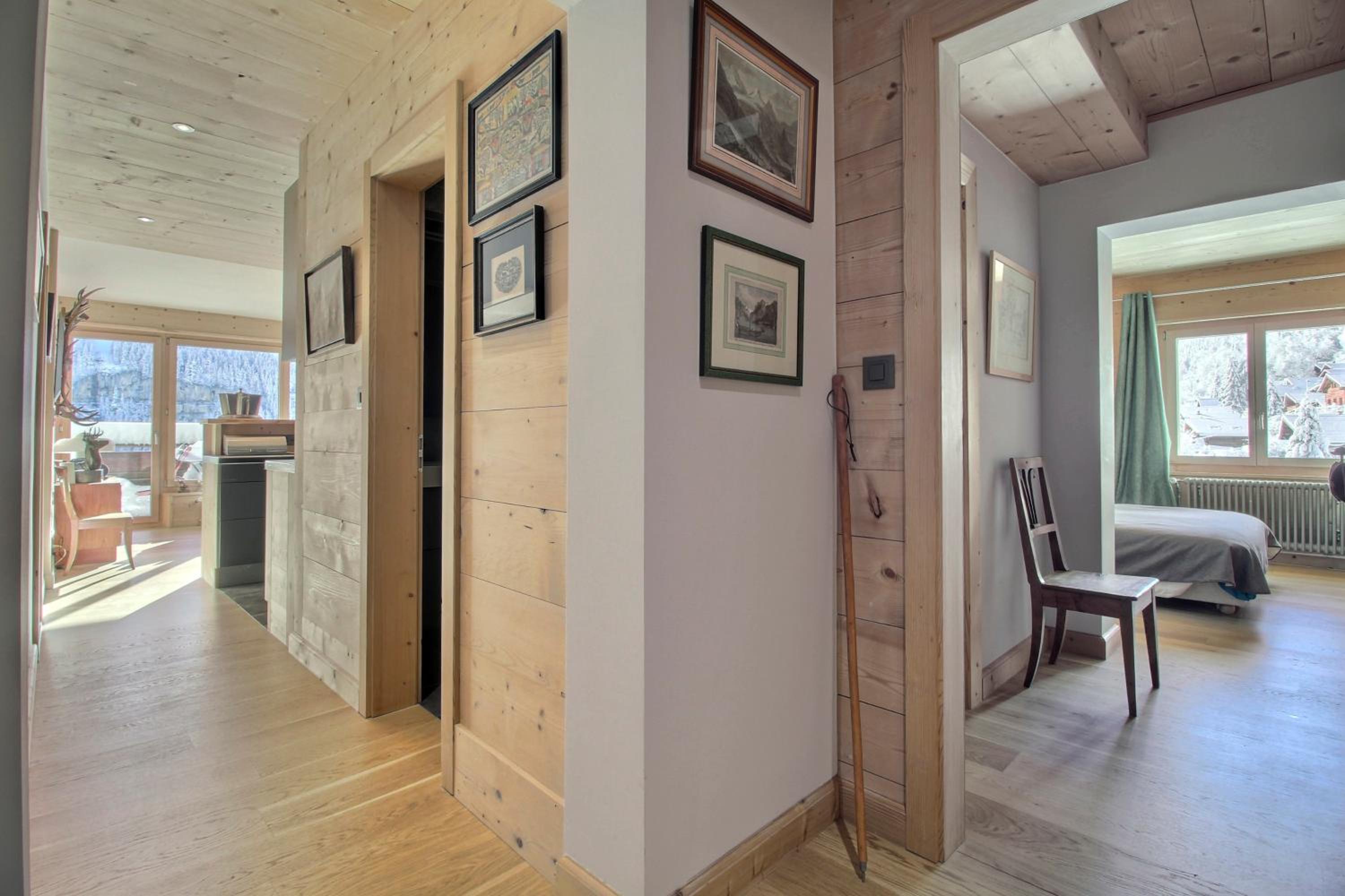 Sunny attic Central location
