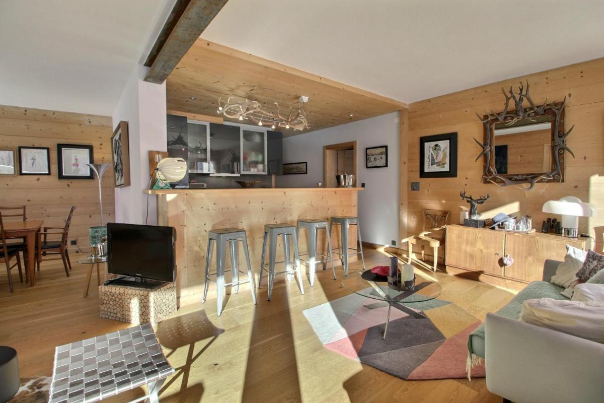 Sunny attic Central location