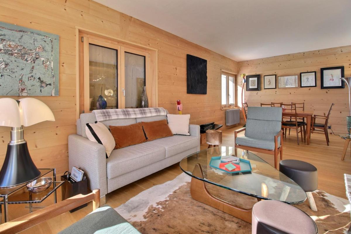 Sunny attic Central location